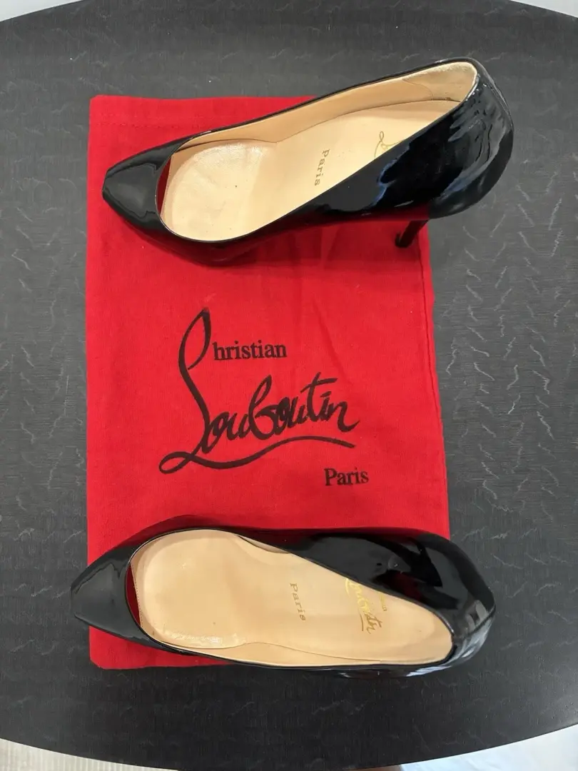 Christian Louboutin 黑色漆皮露趾高跟鞋 8.5 码 (39.5 EU)-