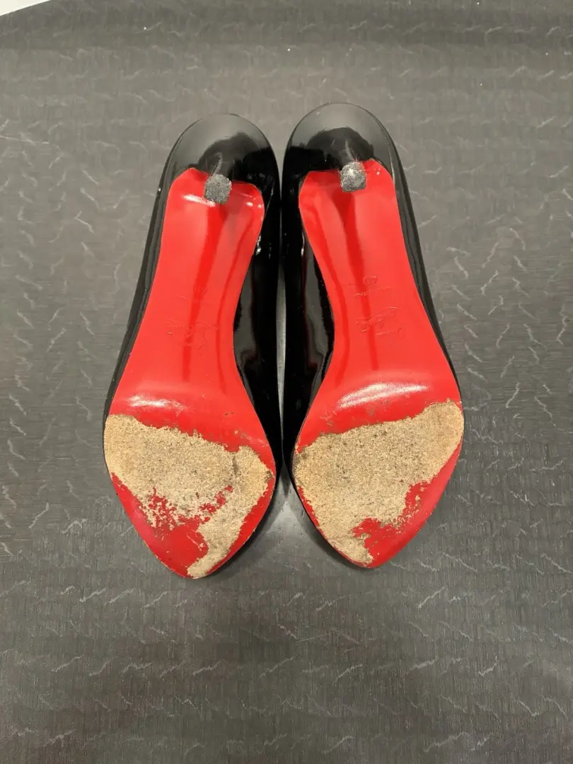 Christian Louboutin 黑色漆皮露趾高跟鞋 8.5 码 (39.5 EU)-