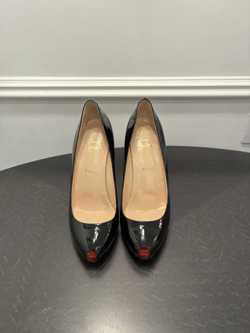 Christian Louboutin 黑色漆皮露趾高跟鞋 8.5 码 (39.5 EU)-