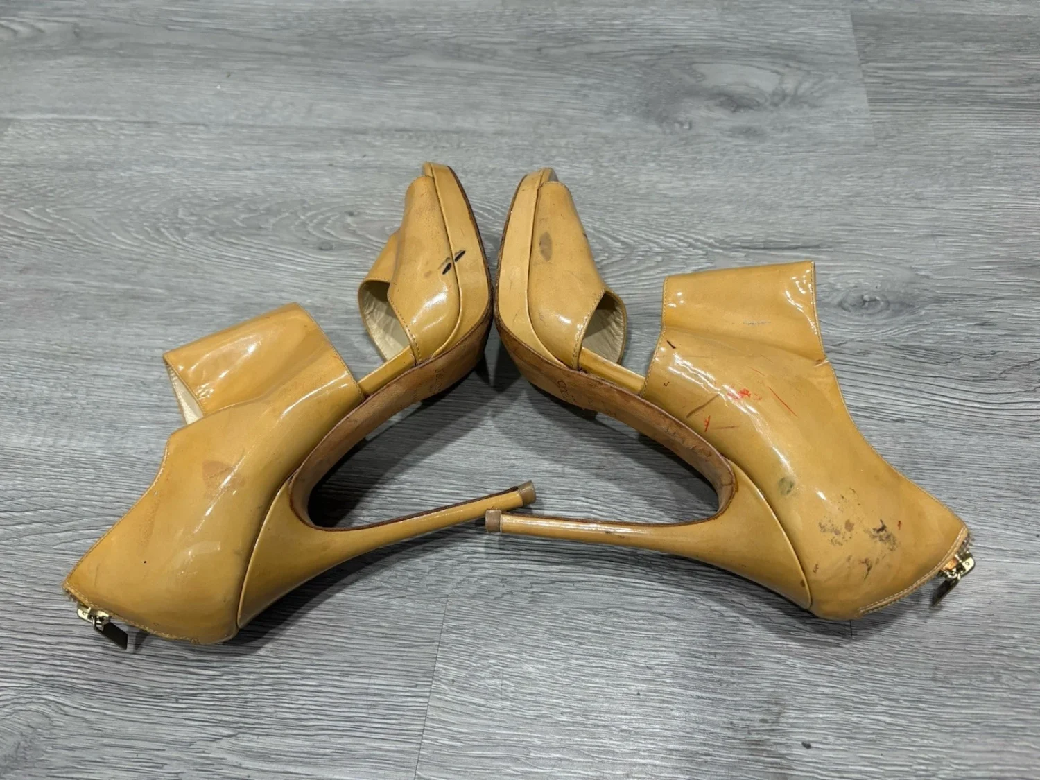 Jimmy Choo 黄色漆皮厚底拉链露趾高跟鞋 38 码-