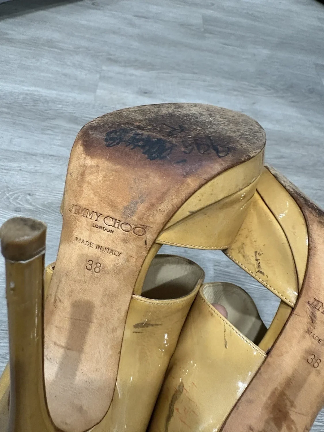 Jimmy Choo 黄色漆皮厚底拉链露趾高跟鞋 38 码-
