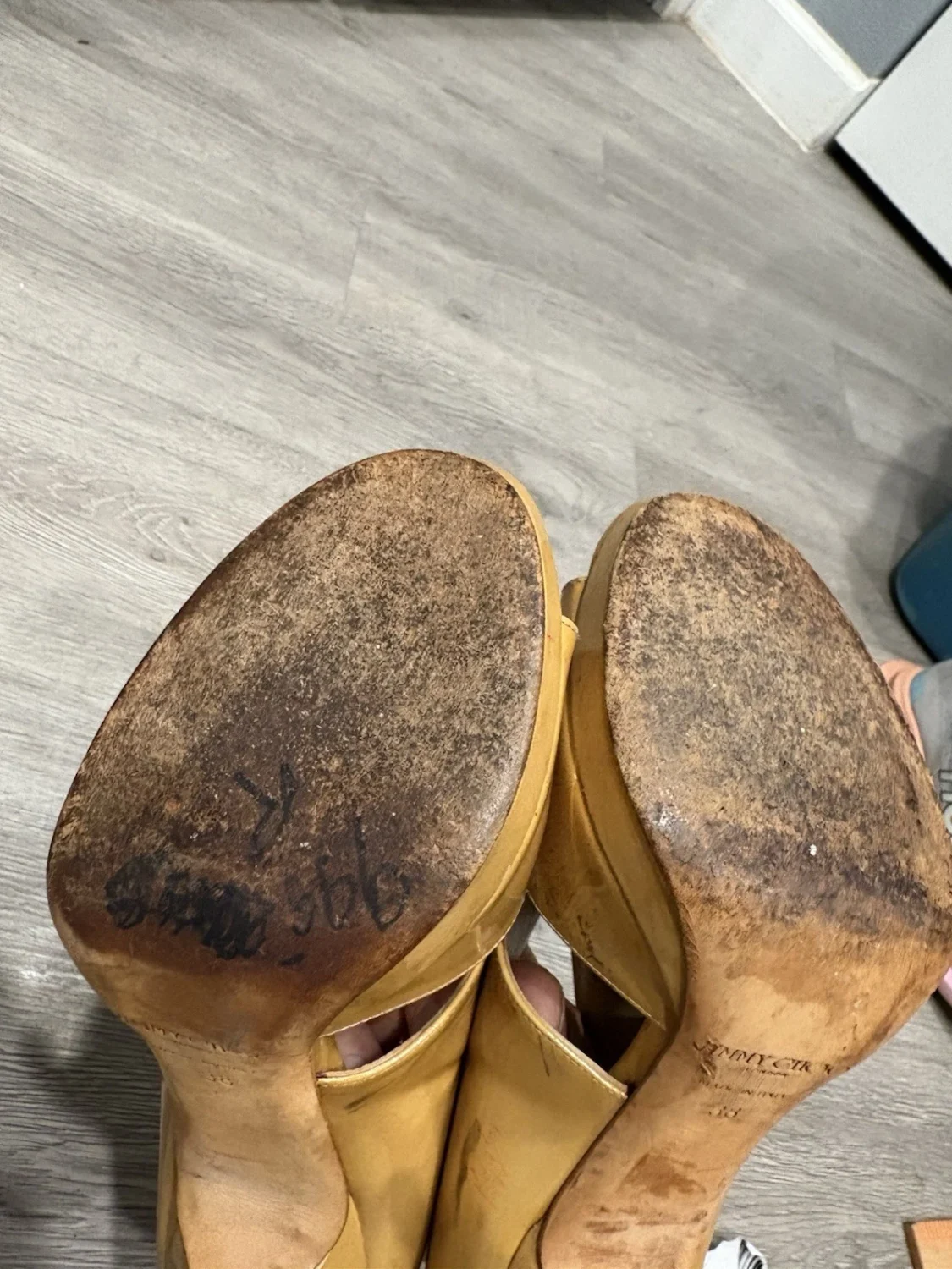 Jimmy Choo 黄色漆皮厚底拉链露趾高跟鞋 38 码-