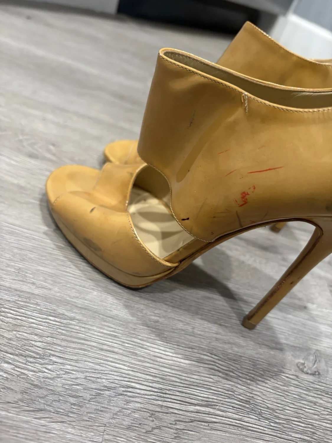 Jimmy Choo 黄色漆皮厚底拉链露趾高跟鞋 38 码-