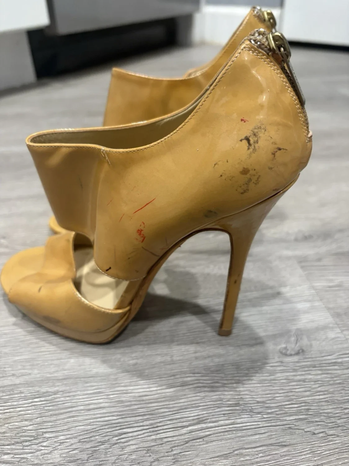 Jimmy Choo 黄色漆皮厚底拉链露趾高跟鞋 38 码-