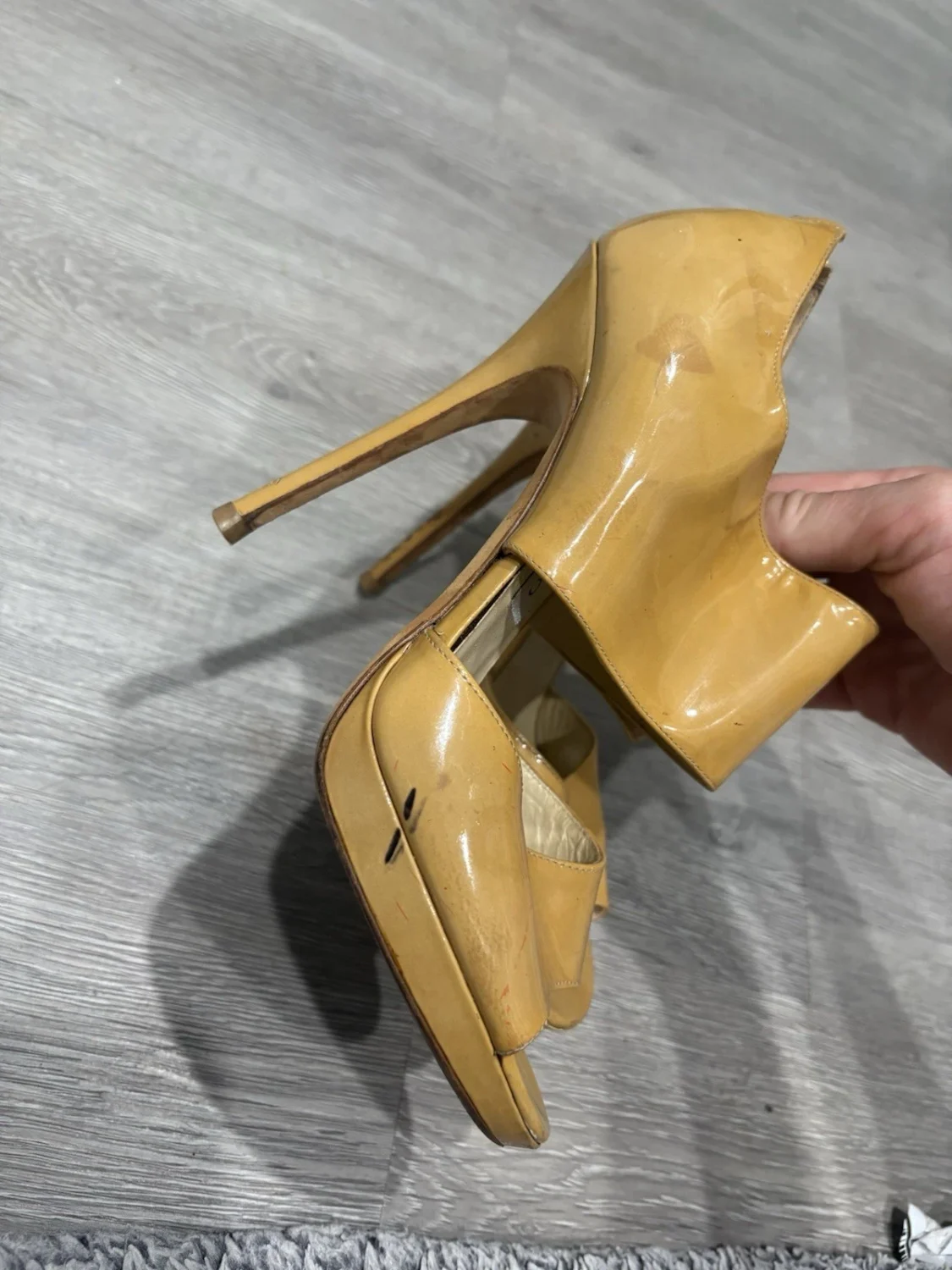 Jimmy Choo 黄色漆皮厚底拉链露趾高跟鞋 38 码-