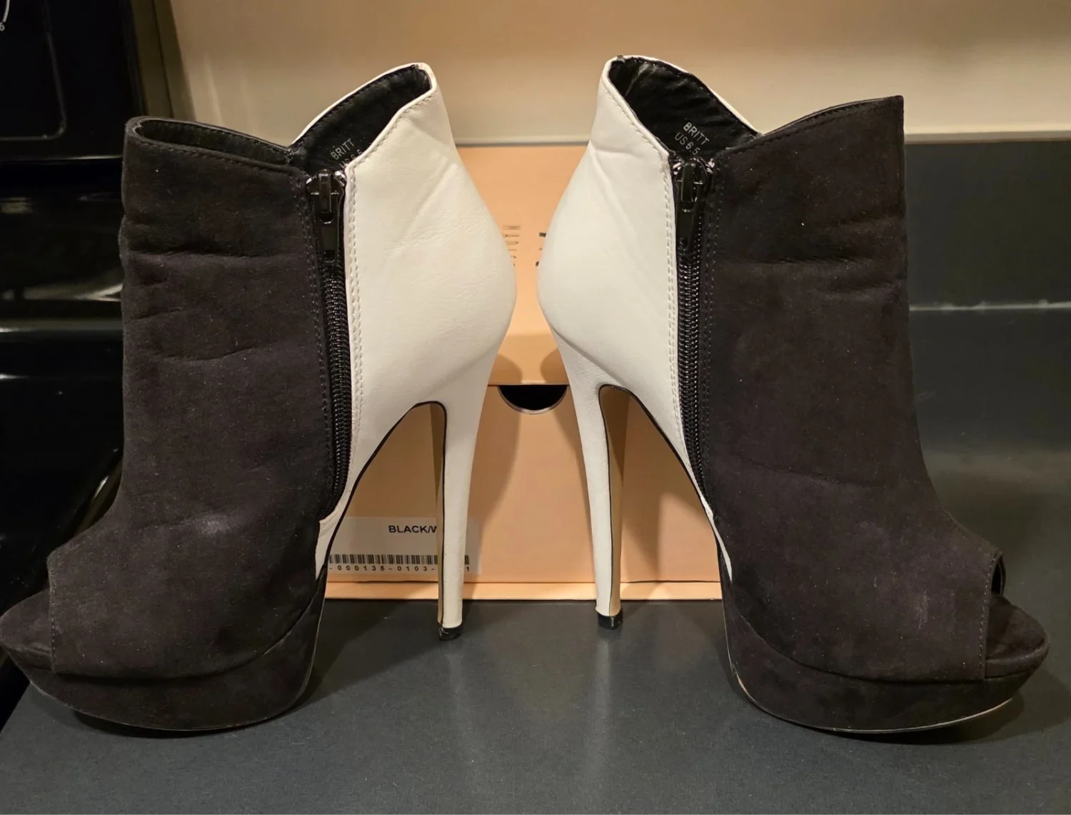 SHOEDAZZLE Madison BRITT 靴子高跟鞋黑白皮革麂皮绒 尺寸 6.5带盒-