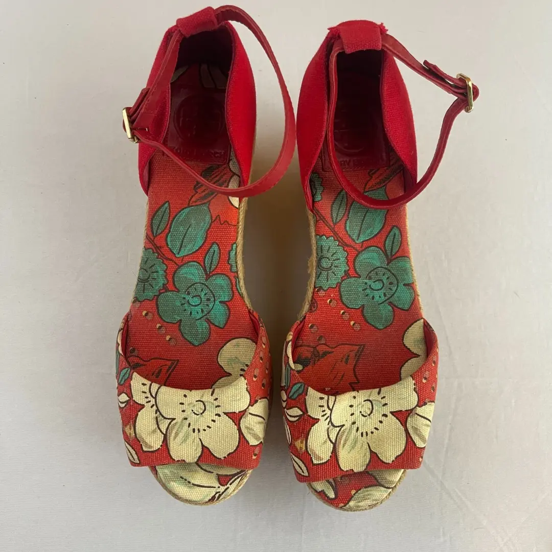 Tory Burch Sherri 9 M 皮革帆布鞋楔形厚底鞋跟露趾红色花卉-
