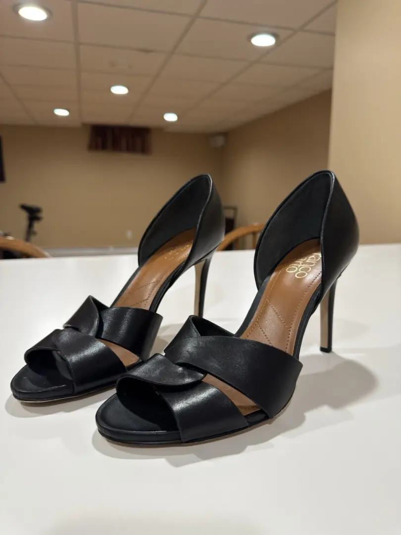 Franco Sarto Peep-Toe 高跟鞋带扭转细节尺寸 7.5 英寸黑色状况良好-
