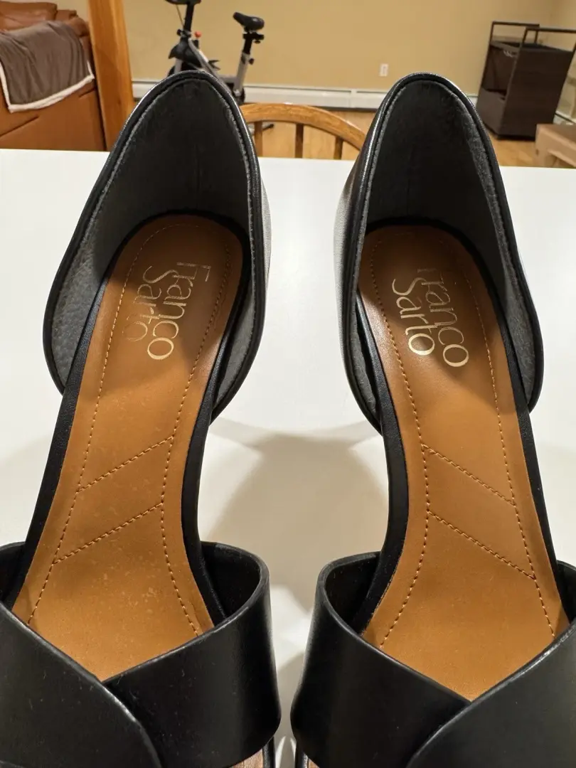 Franco Sarto Peep-Toe 高跟鞋带扭转细节尺寸 7.5 英寸黑色状况良好-