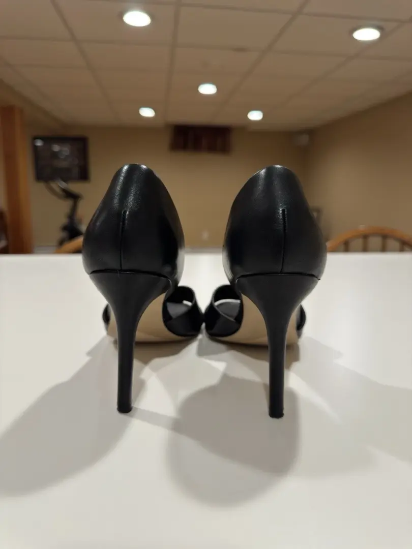 Franco Sarto Peep-Toe 高跟鞋带扭转细节尺寸 7.5 英寸黑色状况良好-