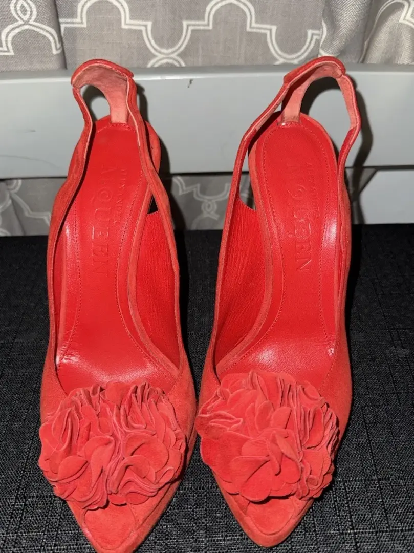 Alexander McQueen 红色麂皮绒露趾露跟厚底鞋跟-