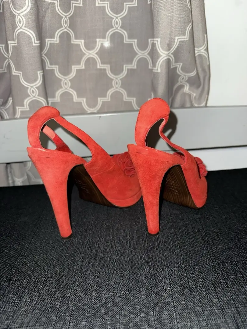 Alexander McQueen 红色麂皮绒露趾露跟厚底鞋跟-