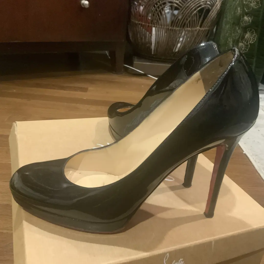 二手 Christian Louboutin Miss Sabina Pump 100 专利小牛 39.5 - 尺寸 9.5-