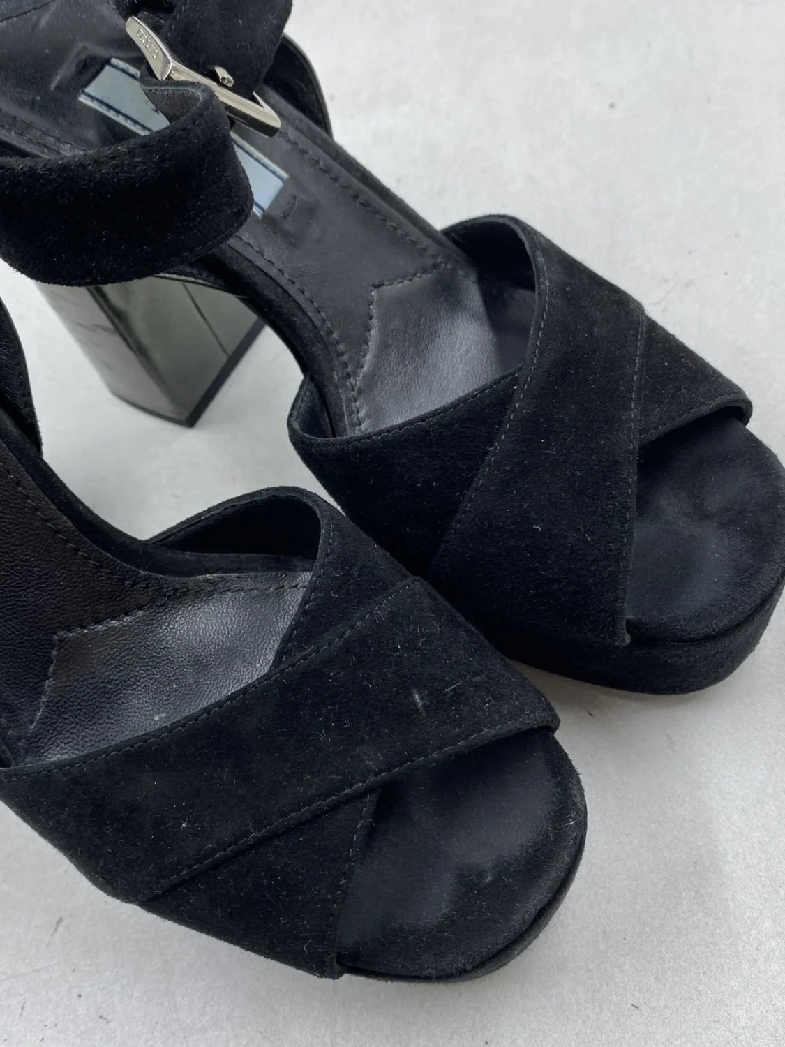Prada 黑色麂皮绒厚底粗跟凉鞋 W 5.5-
