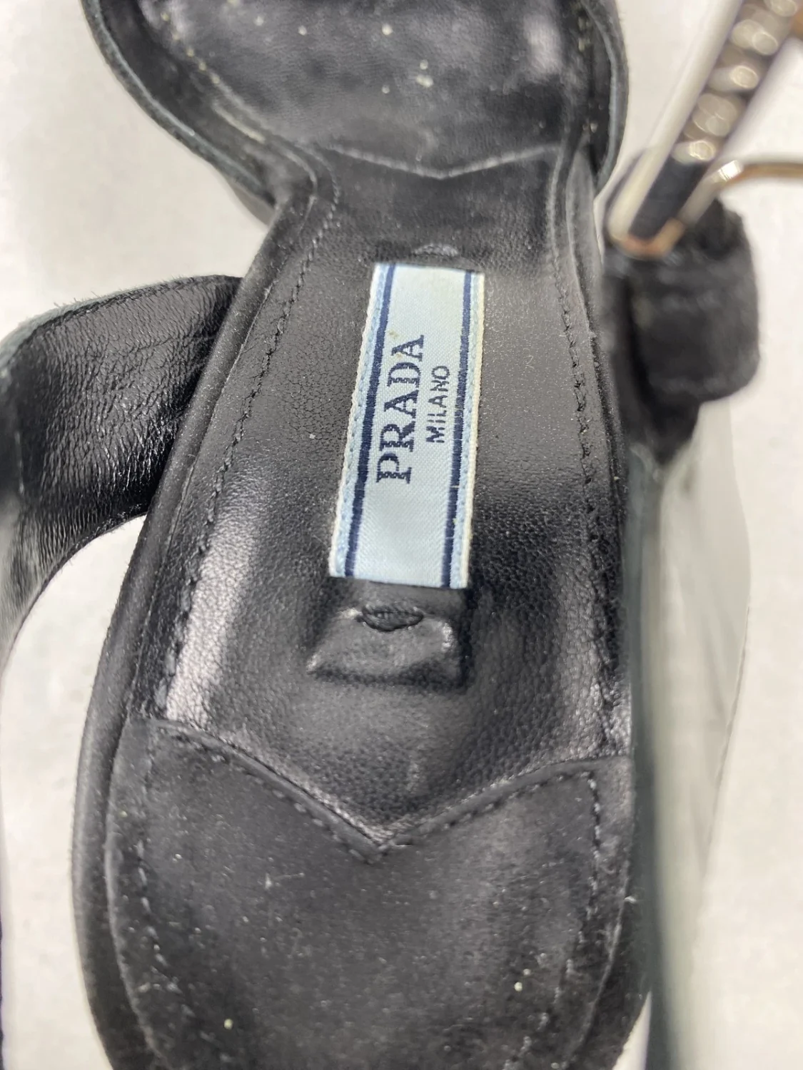 Prada 黑色麂皮绒厚底粗跟凉鞋 W 5.5-