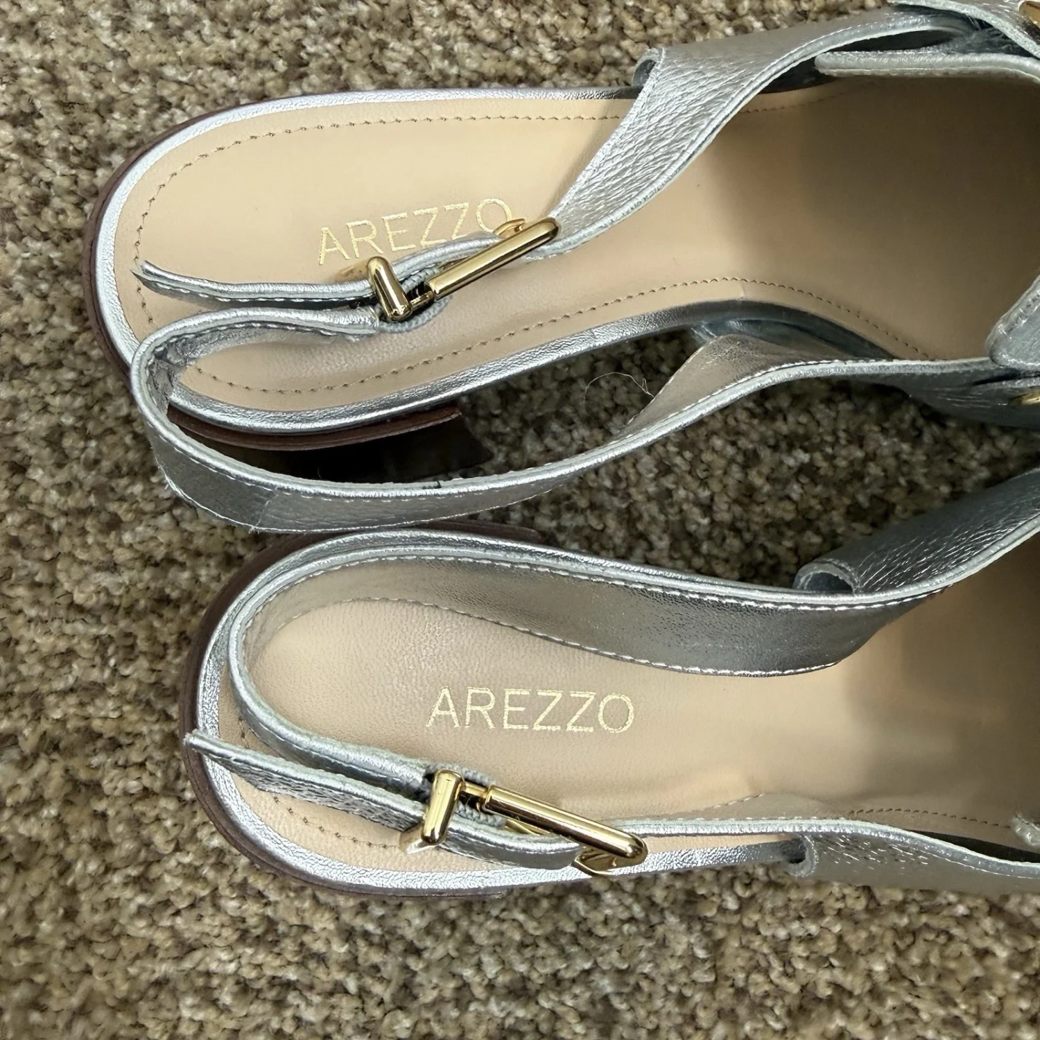 Arezzo 银色和金色扣吊带乐福鞋女式 EU 41 巴西制造 二手状况完好-