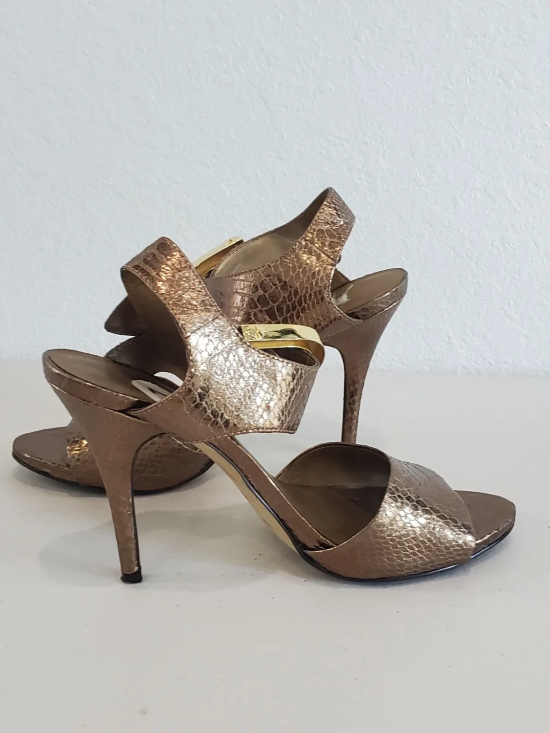 NINE WEST 高跟鞋扣蛇凉鞋 尺寸 7 金属青铜-