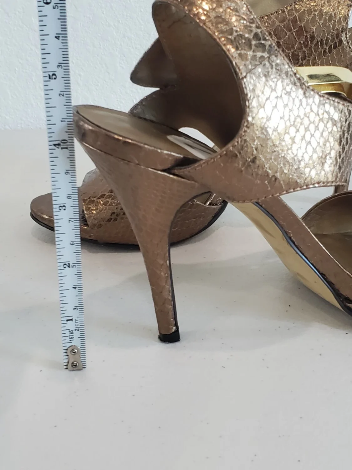 NINE WEST 高跟鞋扣蛇凉鞋 尺寸 7 金属青铜-