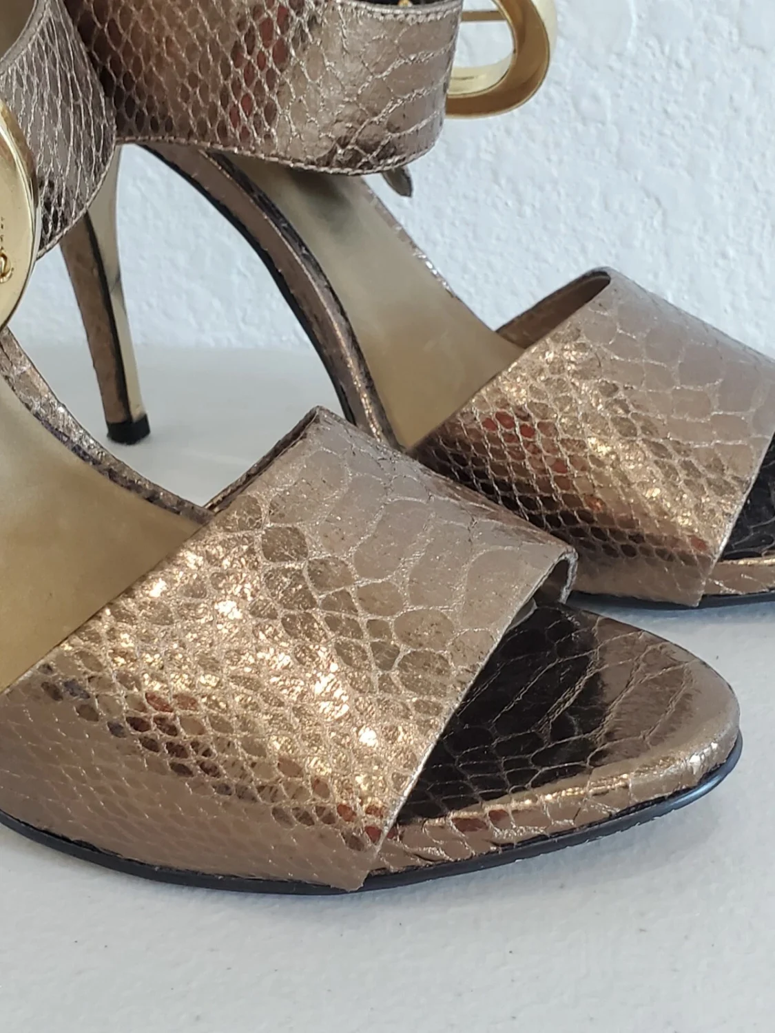 NINE WEST 高跟鞋扣蛇凉鞋 尺寸 7 金属青铜-