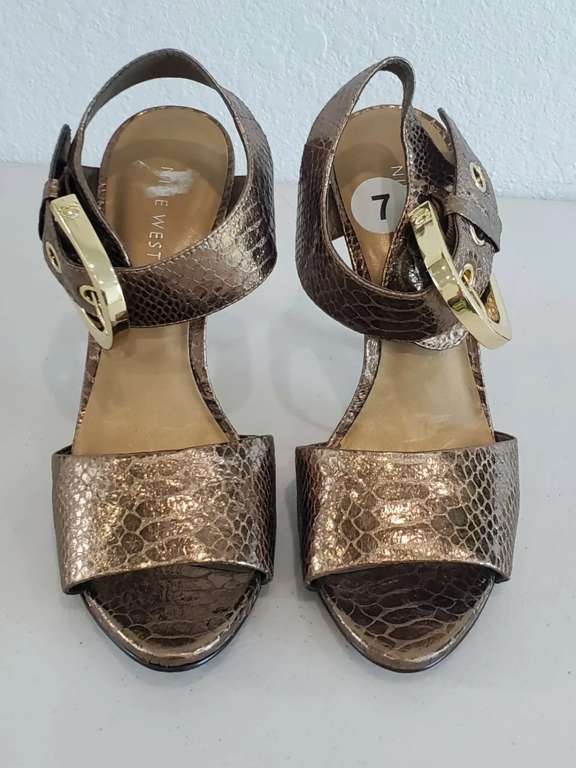 NINE WEST 高跟鞋扣蛇凉鞋 尺寸 7 金属青铜-