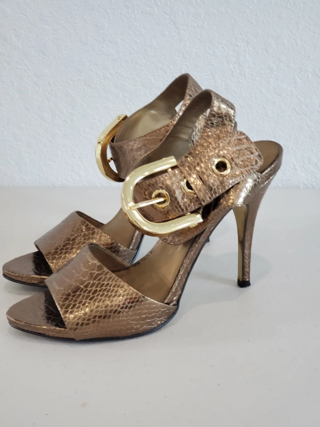 NINE WEST 高跟鞋扣蛇凉鞋 尺寸 7 金属青铜-