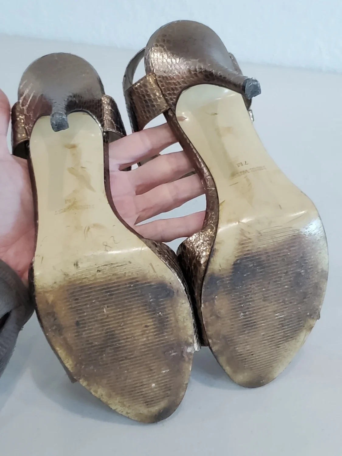 NINE WEST 高跟鞋扣蛇凉鞋 尺寸 7 金属青铜-