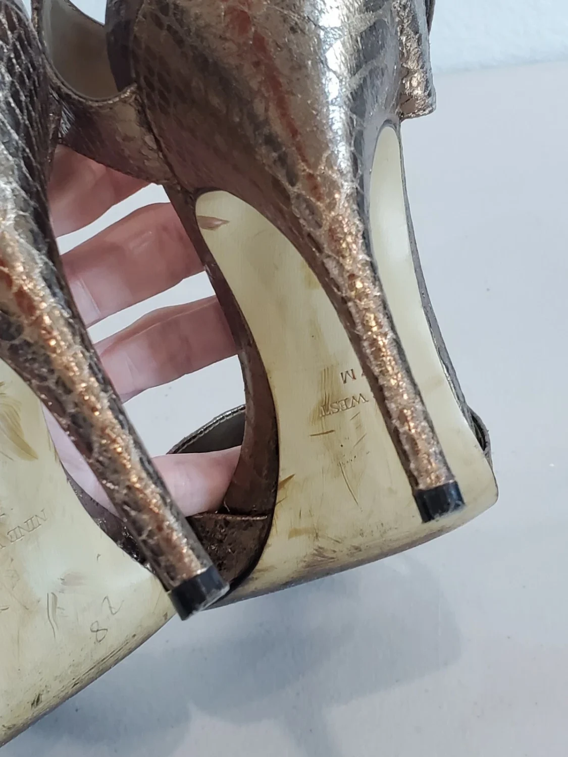 NINE WEST 高跟鞋扣蛇凉鞋 尺寸 7 金属青铜-