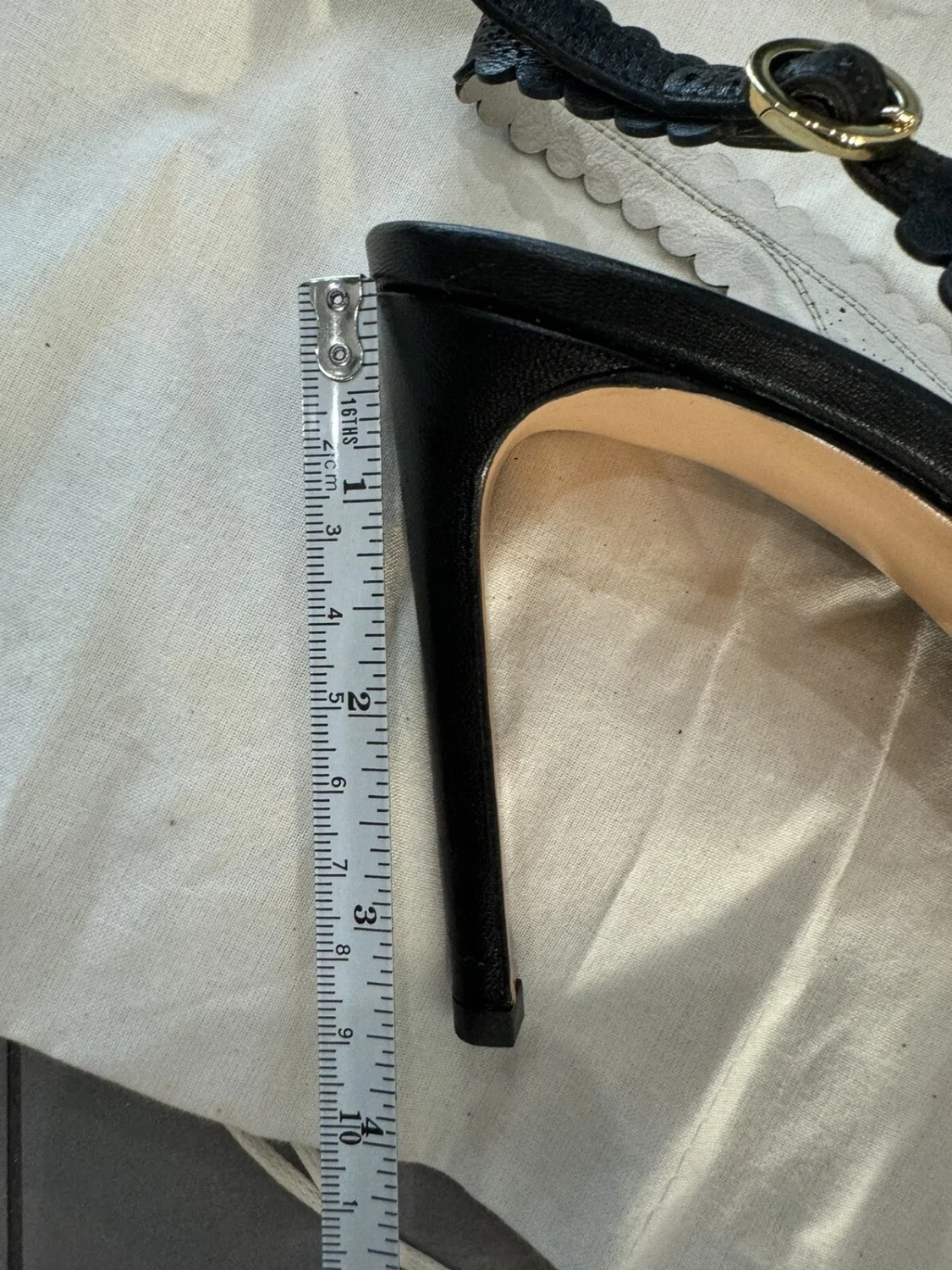 Salvatore Ferragamo 吊带泵 5.5 C 黑色皮革穿孔蝴蝶结高跟鞋-
