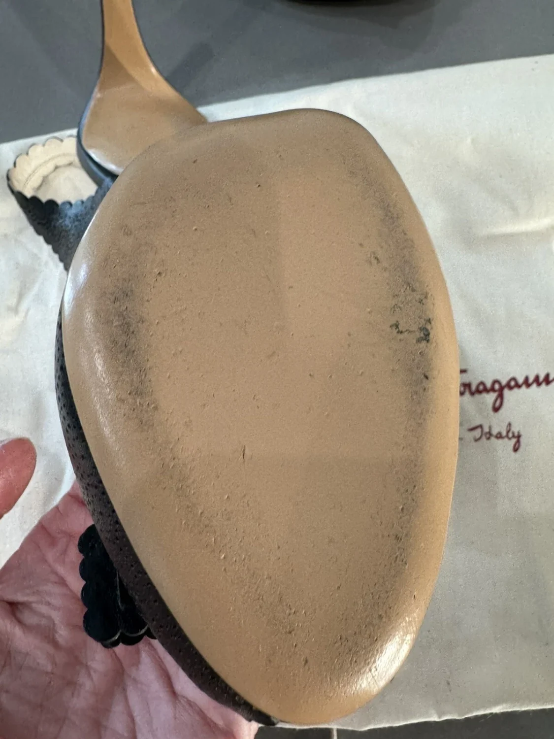 Salvatore Ferragamo 吊带泵 5.5 C 黑色皮革穿孔蝴蝶结高跟鞋-