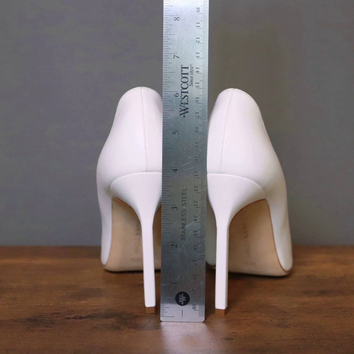 Manolo Blahnik 37.5 白色细高跟鞋经典 BB 高跟鞋-