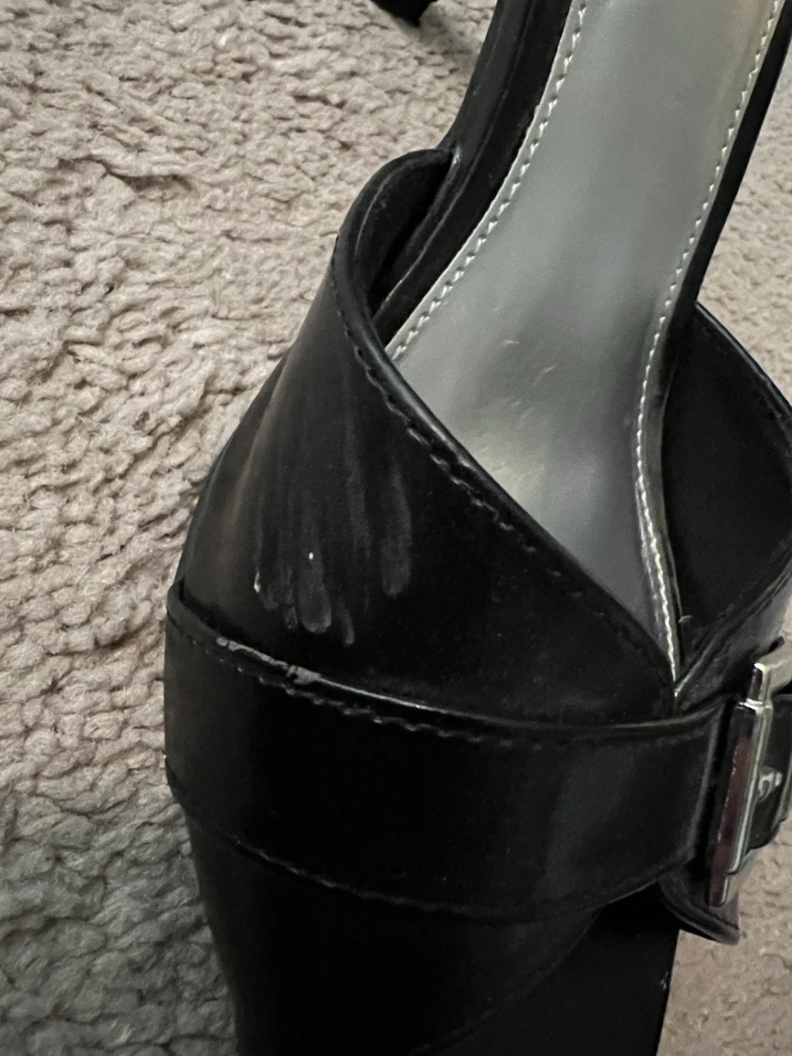 Fioni 黑色扣露趾骡子女式 6.5 码懒人鞋-