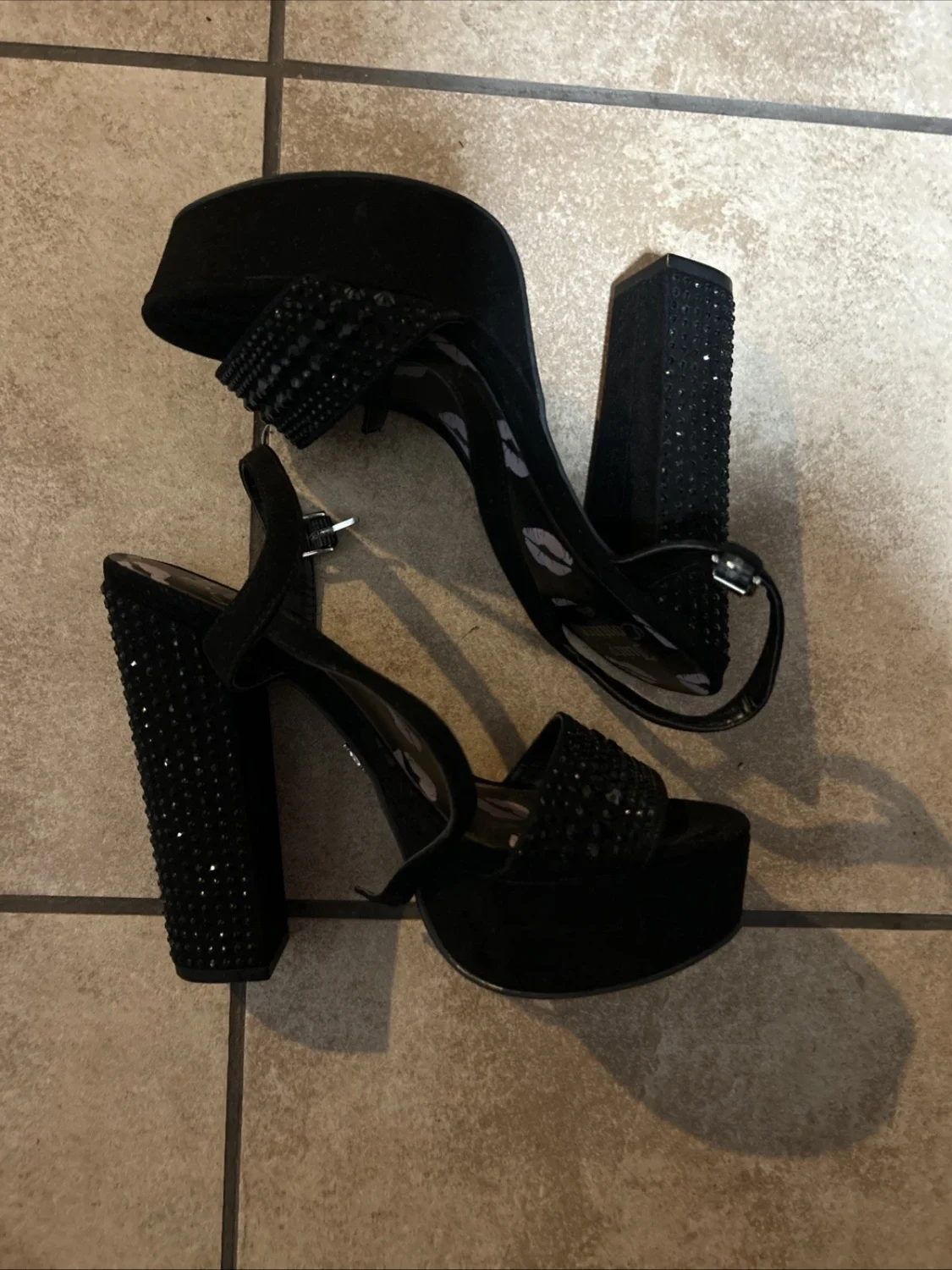 Juicy Couture 女式 Trice 黑色水钻厚底高跟鞋 - 6.5 码-