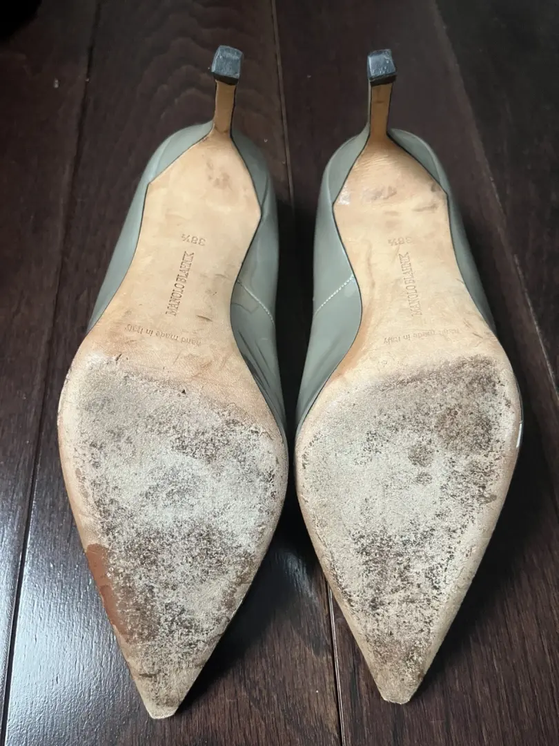 Manolo Blahnik 漆皮高跟鞋银色美国 8.5 | 欧盟 38.5-