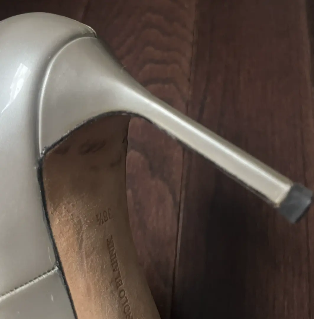 Manolo Blahnik 漆皮高跟鞋银色美国 8.5 | 欧盟 38.5-