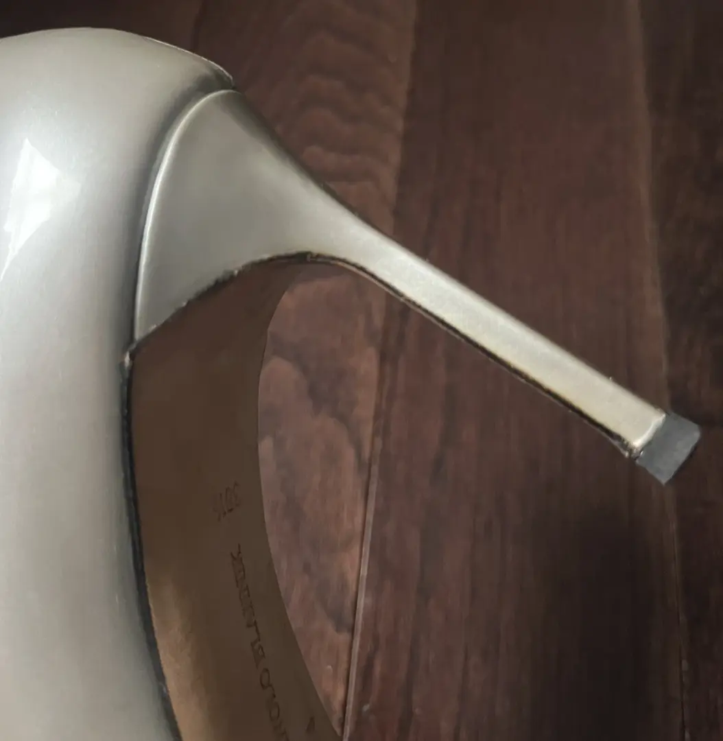 Manolo Blahnik 漆皮高跟鞋银色美国 8.5 | 欧盟 38.5-