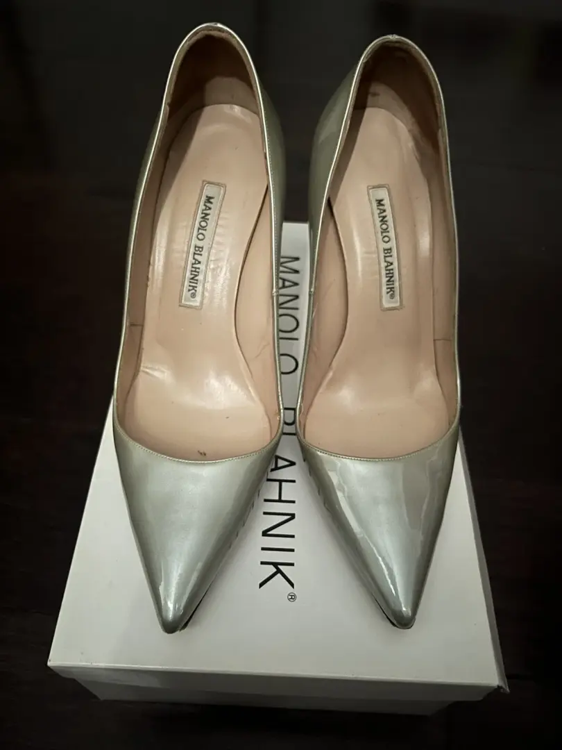 Manolo Blahnik 漆皮高跟鞋银色美国 8.5 | 欧盟 38.5-