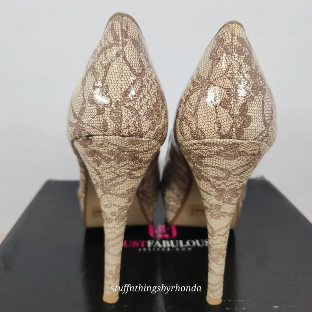 JUST FABULOUS ~ Gia ~ 细高跟鞋米色和棕褐色花边印花 US 9/EU 40-