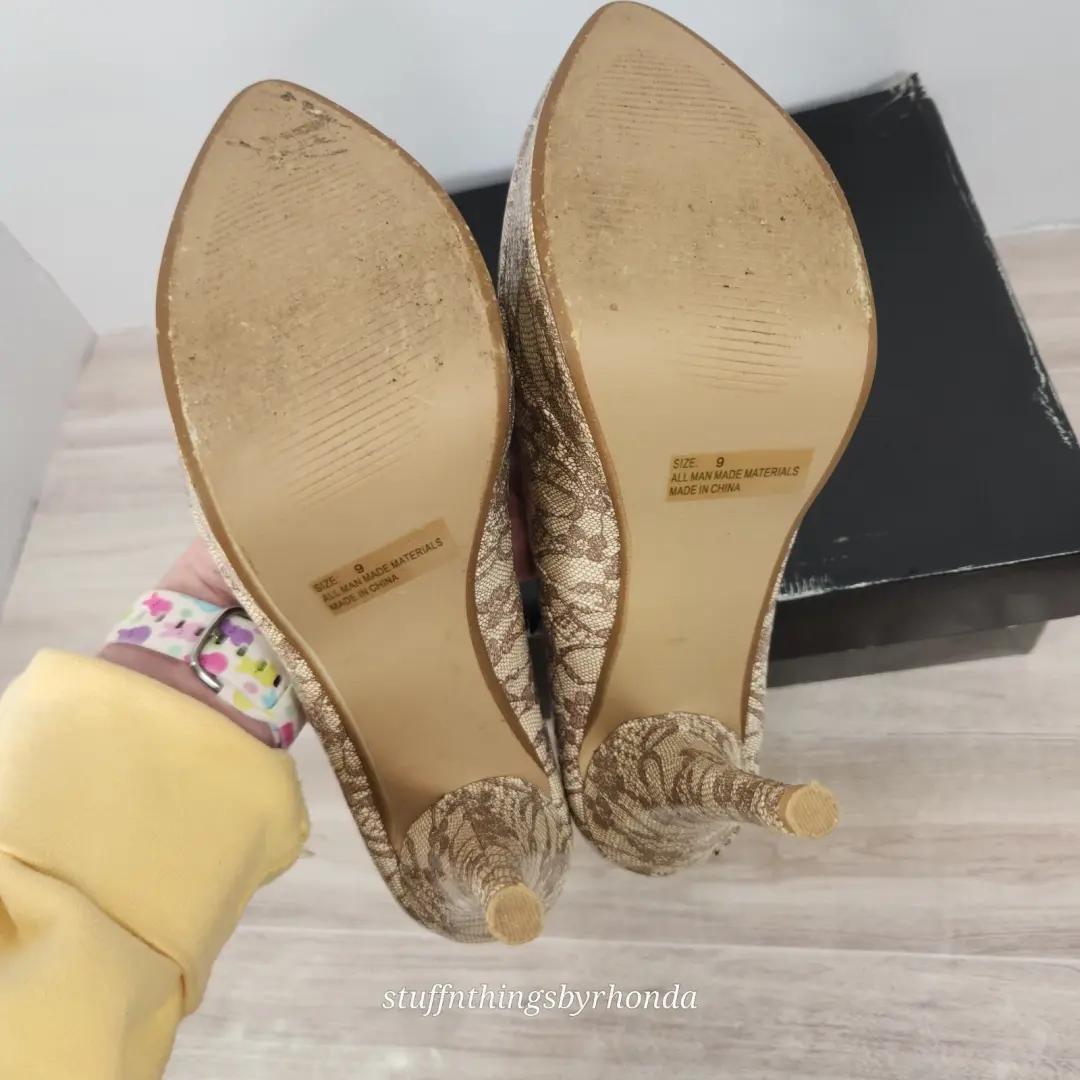 JUST FABULOUS ~ Gia ~ 细高跟鞋米色和棕褐色花边印花 US 9/EU 40-