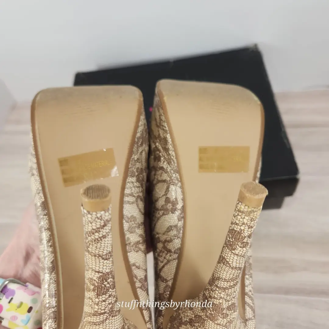 JUST FABULOUS ~ Gia ~ 细高跟鞋米色和棕褐色花边印花 US 9/EU 40-