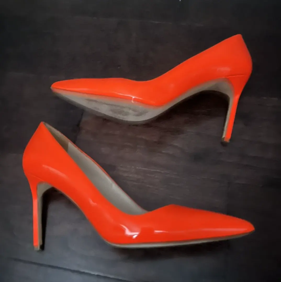 Manolo Blahnik 漆皮泵 霓虹橙色 美国 8.5 | 欧盟 38.5-