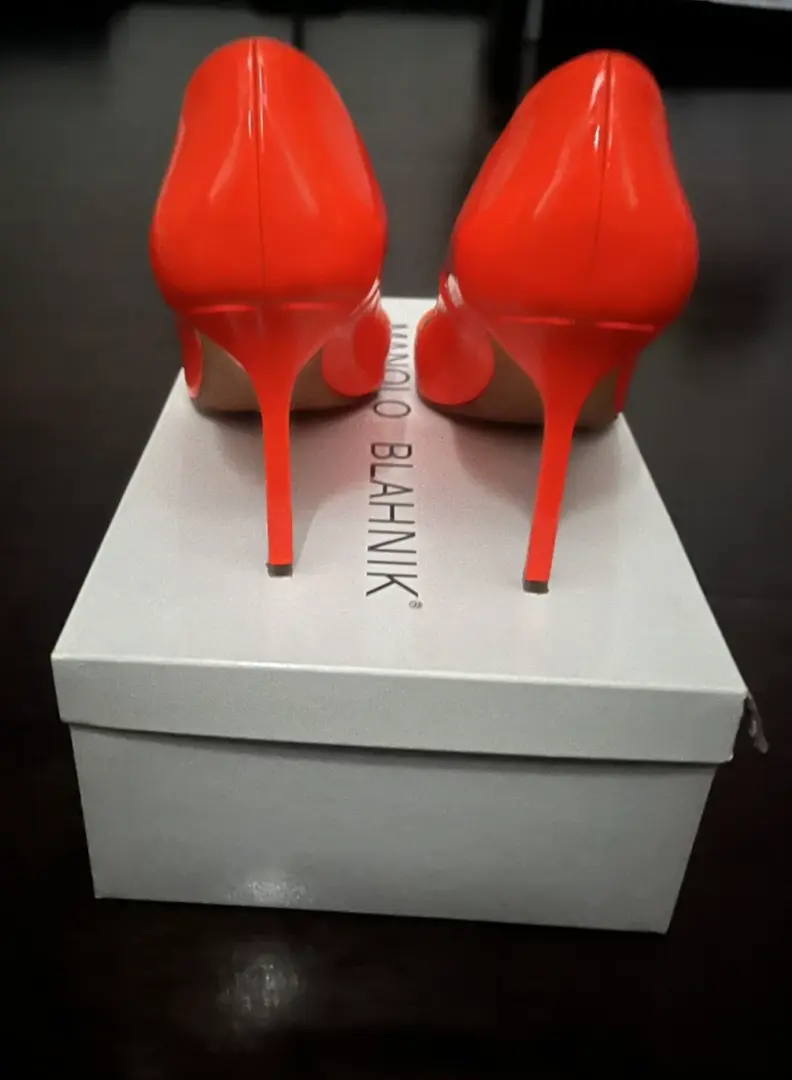 Manolo Blahnik 漆皮泵 霓虹橙色 美国 8.5 | 欧盟 38.5-
