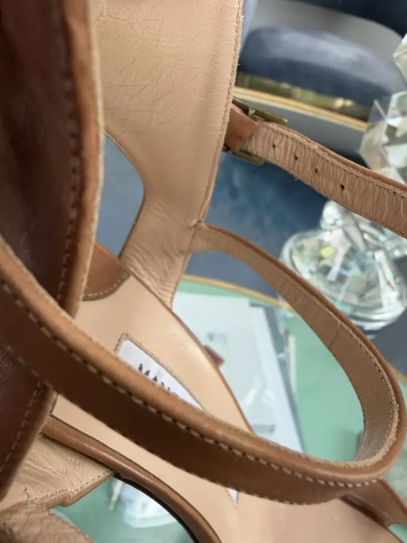 Manolo Blahnik CONVU 105 踝带凉鞋粗跟皮革 38 码 795 美元-