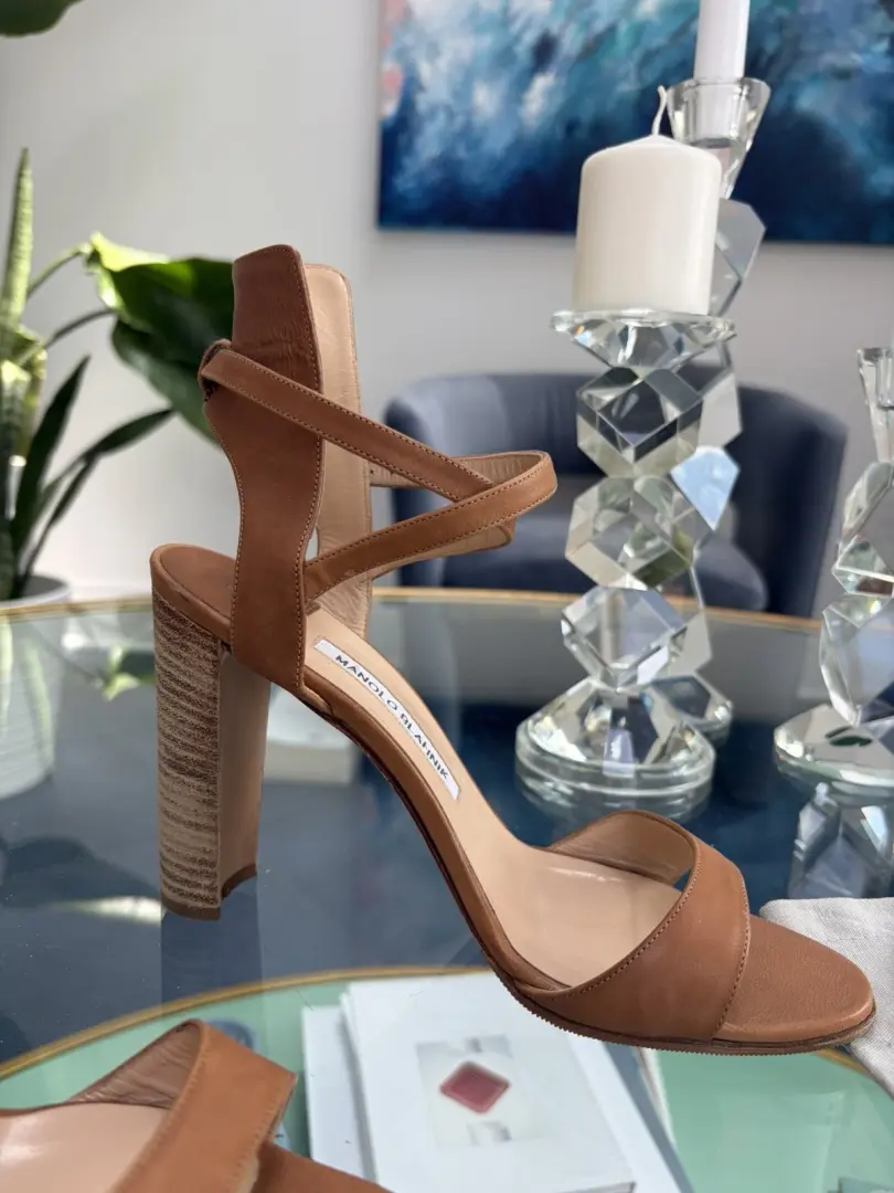 Manolo Blahnik CONVU 105 踝带凉鞋粗跟皮革 38 码 795 美元-
