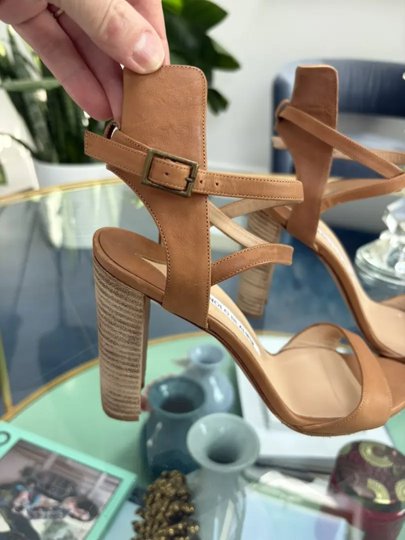 Manolo Blahnik CONVU 105 踝带凉鞋粗跟皮革 38 码 795 美元-