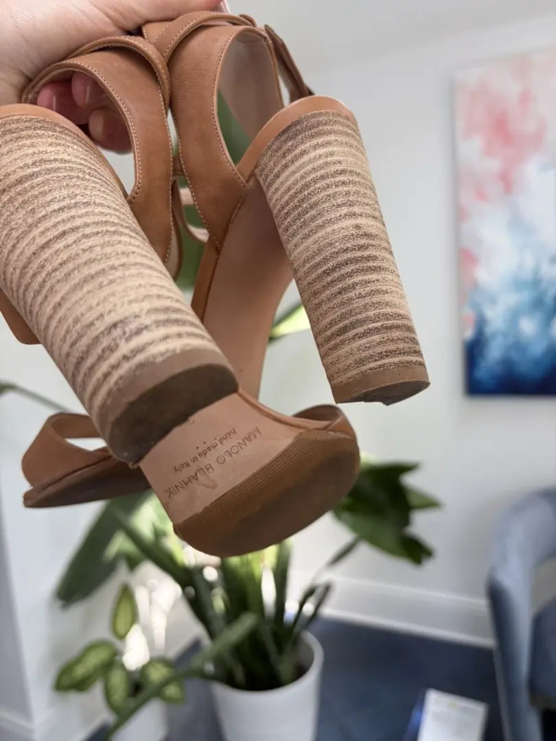 Manolo Blahnik CONVU 105 踝带凉鞋粗跟皮革 38 码 795 美元-