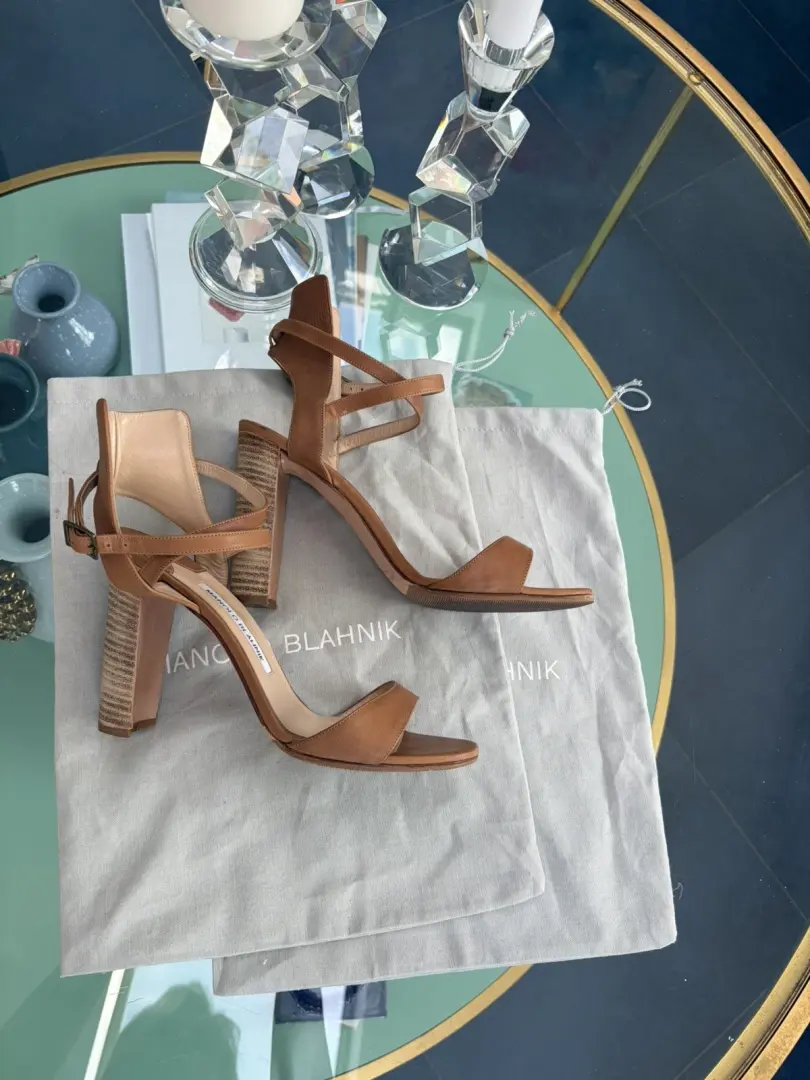 Manolo Blahnik CONVU 105 踝带凉鞋粗跟皮革 38 码 795 美元-