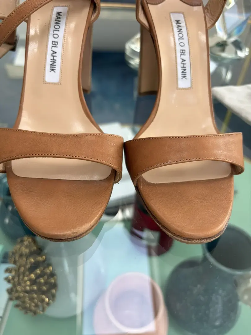 Manolo Blahnik CONVU 105 踝带凉鞋粗跟皮革 38 码 795 美元-