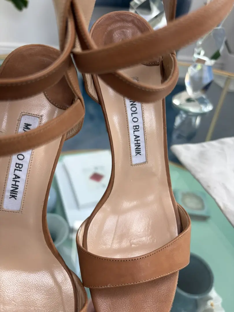 Manolo Blahnik CONVU 105 踝带凉鞋粗跟皮革 38 码 795 美元-