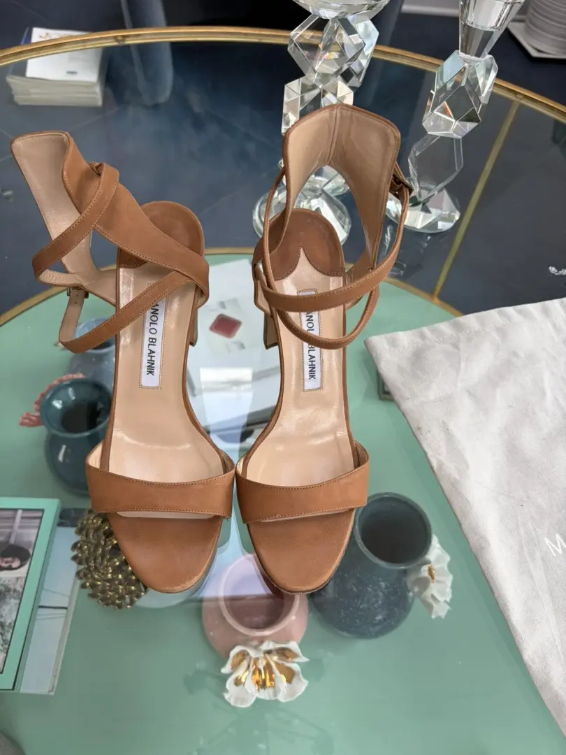 Manolo Blahnik CONVU 105 踝带凉鞋粗跟皮革 38 码 795 美元-
