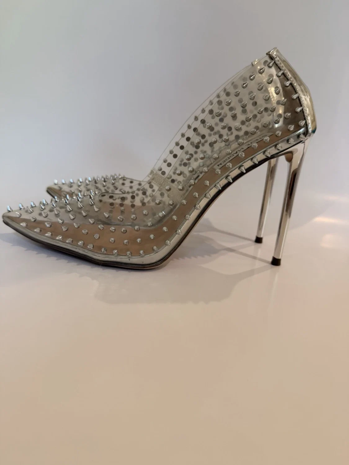 Steve Madden Vala带钉透明高跟鞋银色铆钉高跟鞋女式10码-